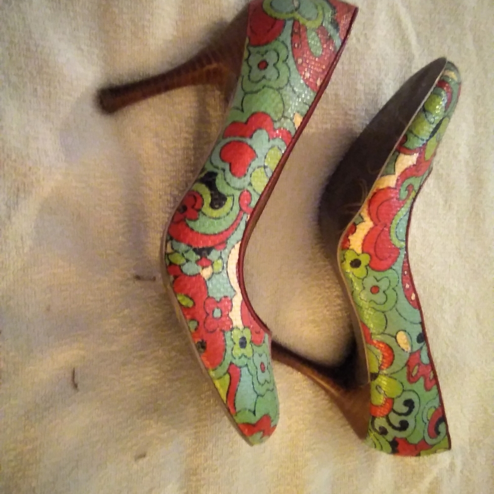 Shoes...heels very cool colors no skuffs